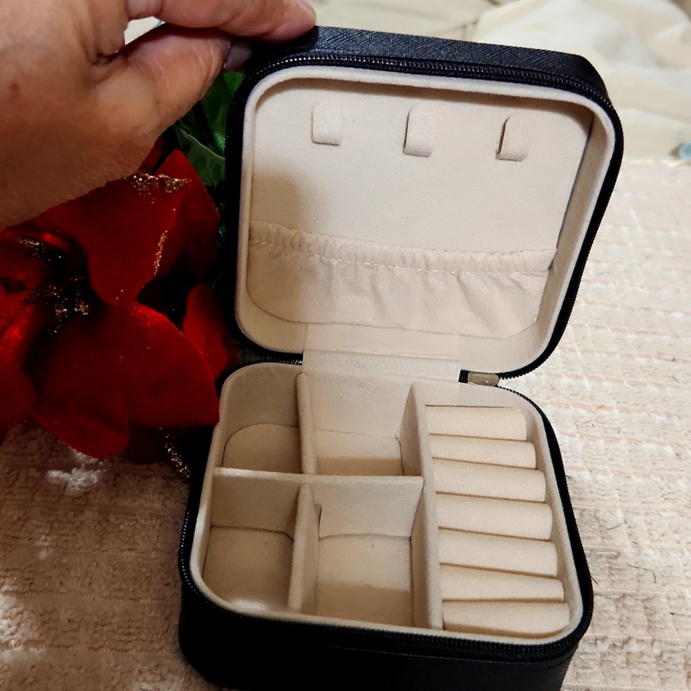 SMALL JEWELRY CASE